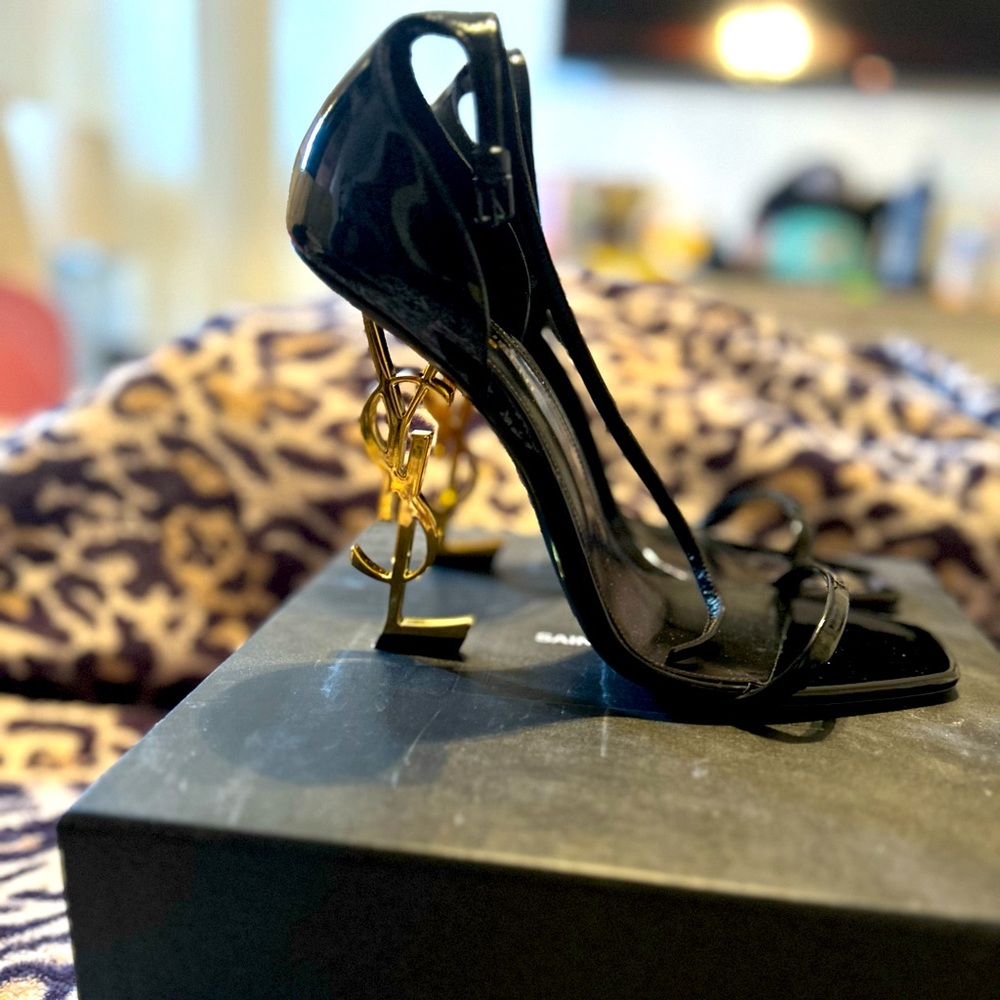 Saint Laurent

Opyum Sandals in Patent Leather